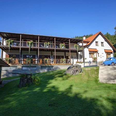 Hotel A Restaurace U Vychopnu Vsetín Exteriör bild