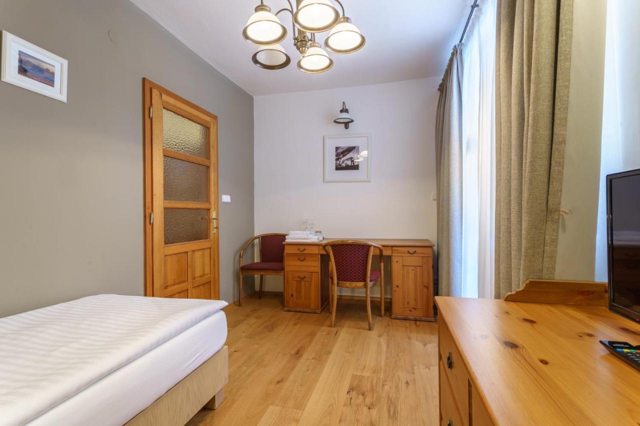 Hotel A Restaurace U Vychopnu Vsetín Exteriör bild