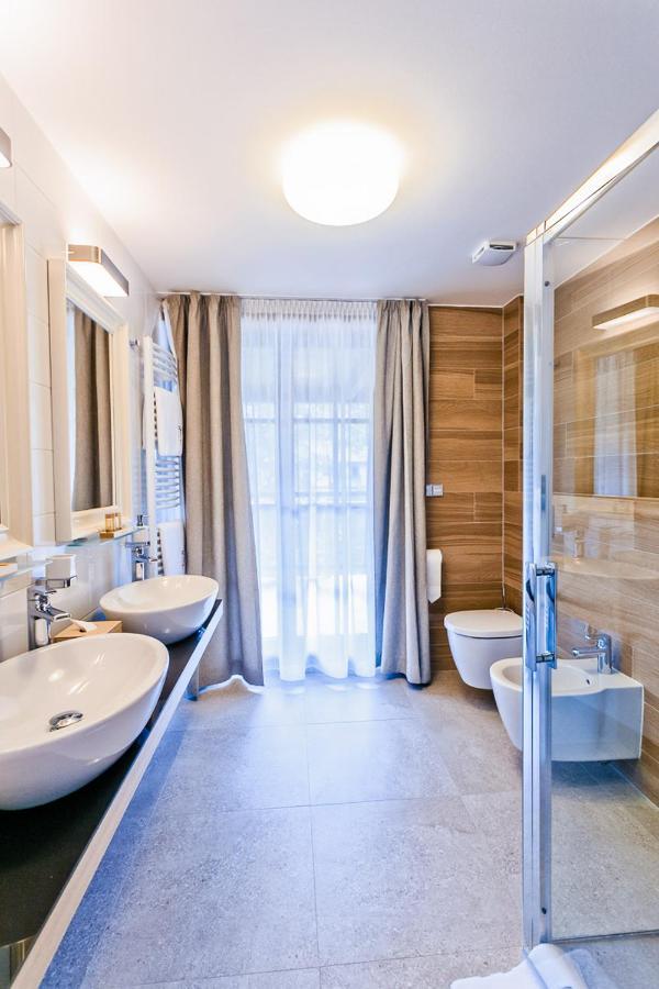 Hotel A Restaurace U Vychopnu Vsetín Exteriör bild