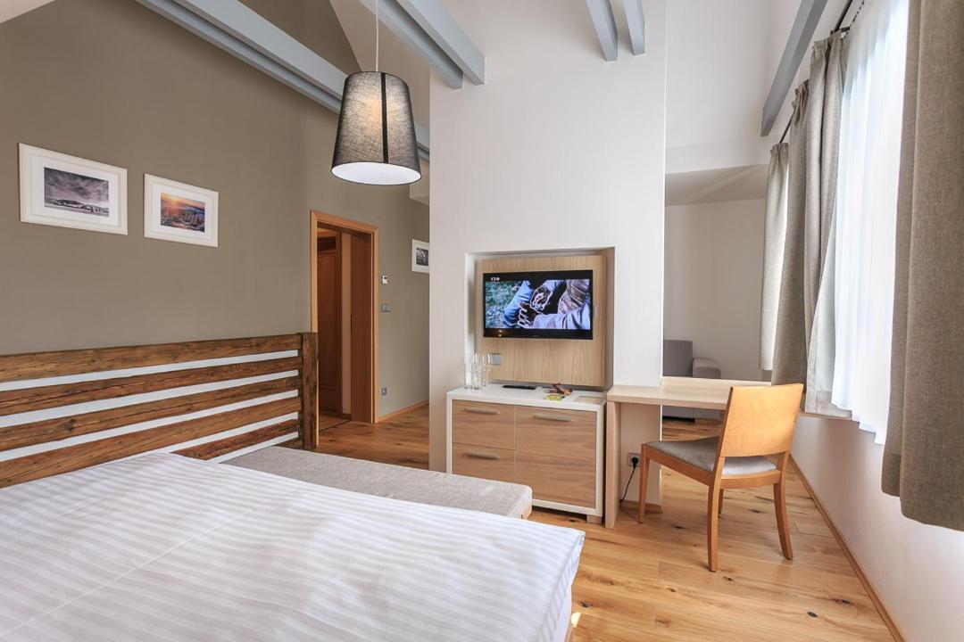Hotel A Restaurace U Vychopnu Vsetín Exteriör bild