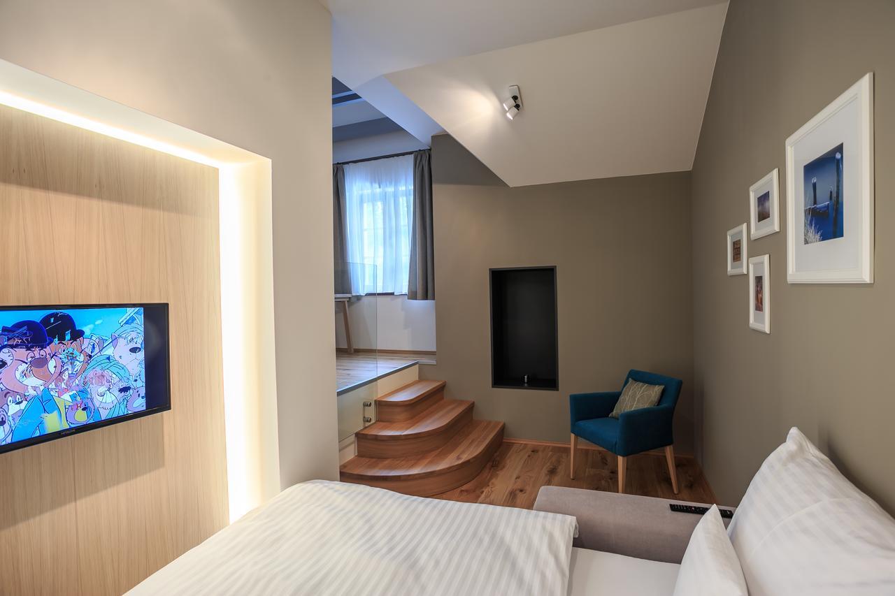 Hotel A Restaurace U Vychopnu Vsetín Exteriör bild