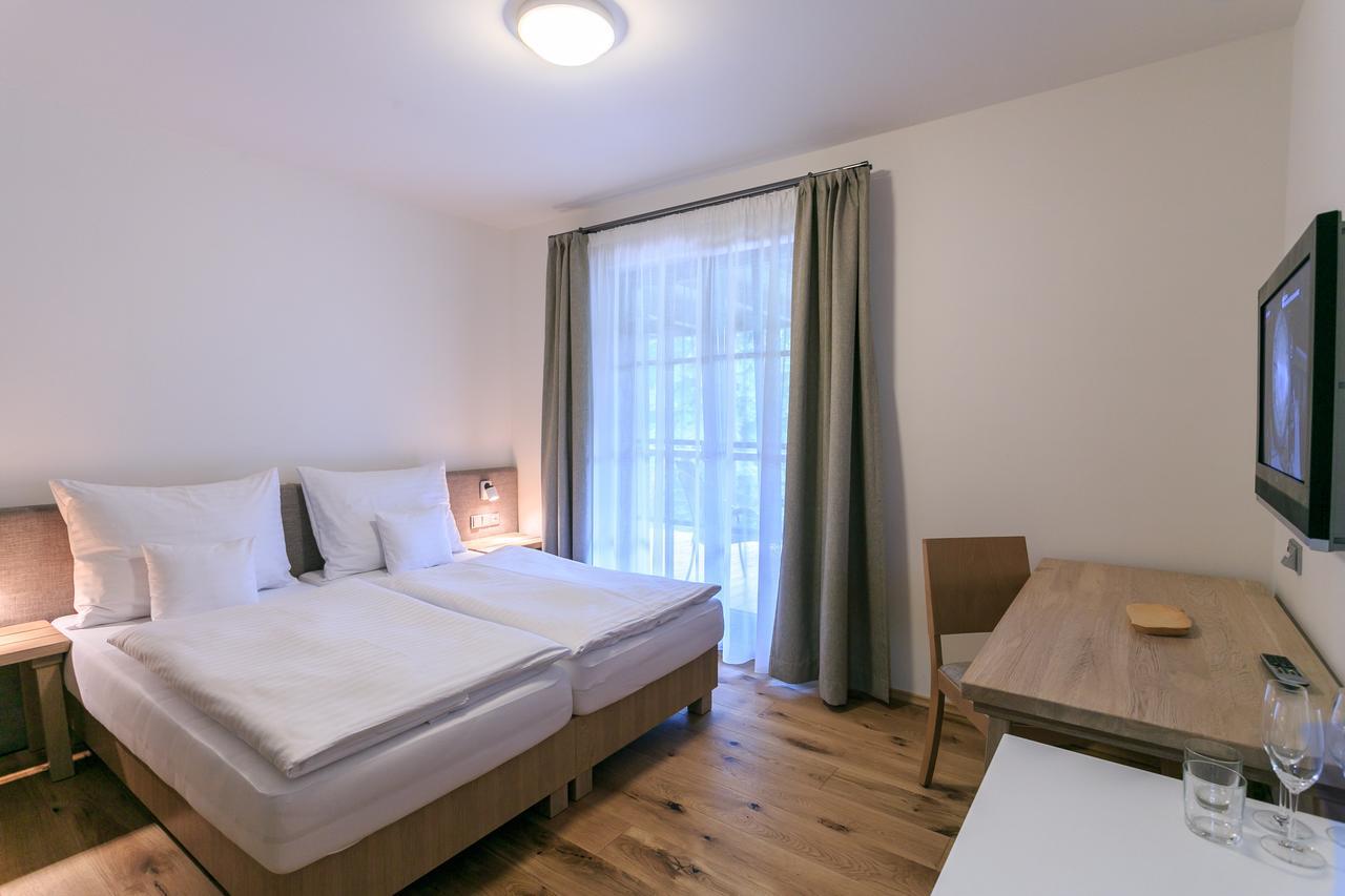 Hotel A Restaurace U Vychopnu Vsetín Exteriör bild