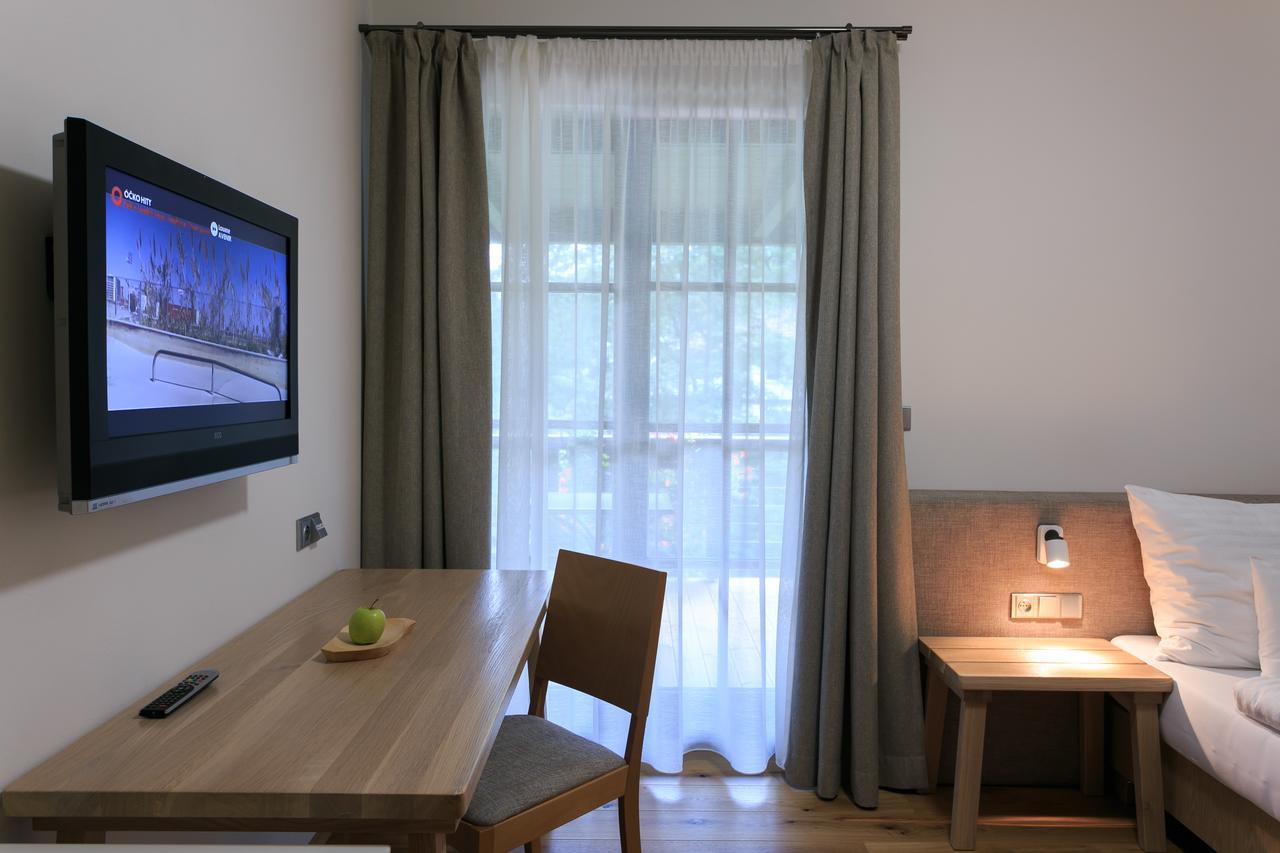 Hotel A Restaurace U Vychopnu Vsetín Exteriör bild