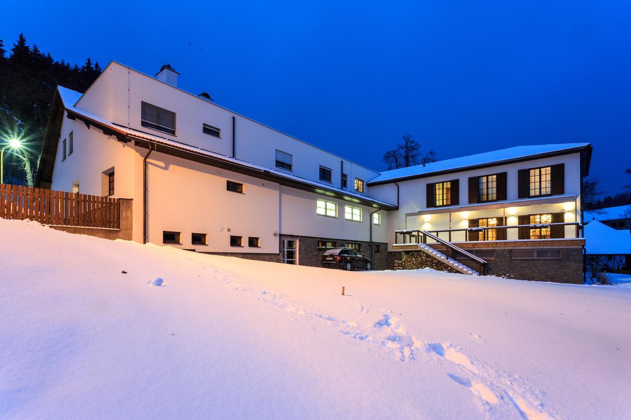 Hotel A Restaurace U Vychopnu Vsetín Exteriör bild